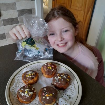 Emma-M-Banana-and-choc-chip-cakes